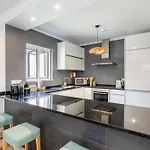 Villa Modern House By Lovelystay