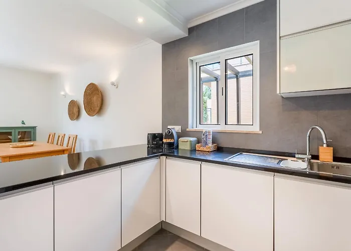 Villa Modern House By Lovelystay