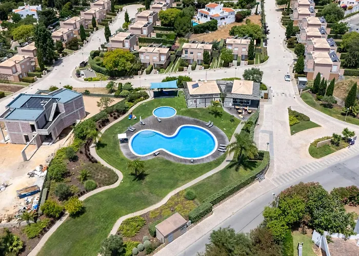 Villa Modern House By Lovelystay *